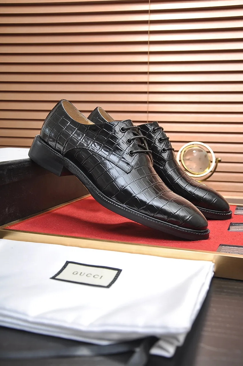 Men's shoes💰460💶Italy's top luxury men's shoes giant [GUCCI Gucci] has a new model 🍃Original European style🔰 Pleasant to the eye😍In order to make the shoes more durable and non-deformable🌀The production continues to follow traditional methods but there is still no lack of innovation💪The original cowhide is chosen for the leather♻️ Smooth, natural and exceptionally bright⭐Made of imported cowhide, the first choice of the rich 38-45 (45 customized)
